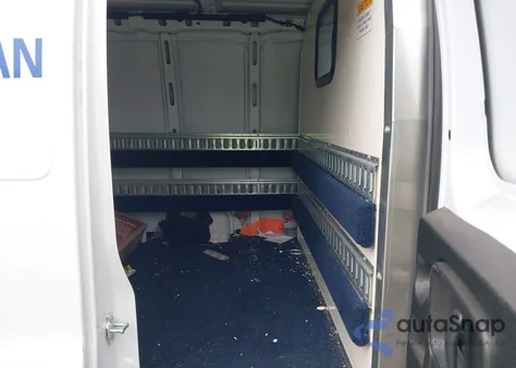 2019 Chevrolet Express 2500 Work Van z USA, uszkodzony, nr VIN 1GCWGAFP8K1370495